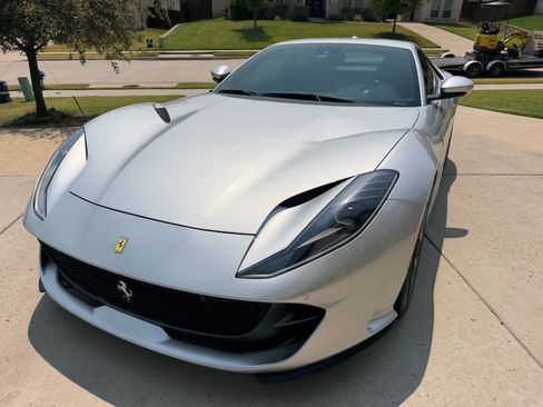 Used 2020 Ferrari 812 Superfast RWD image 5