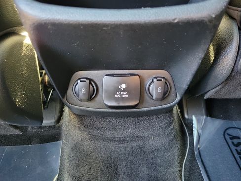 Used 2019 Hyundai Santa Fe Ultimate image 11