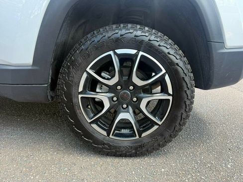 Used 2025 Jeep Compass Trailhawk AWD/4WD image 9