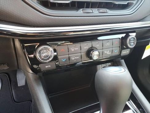 New 2026 Jeep Compass Latitude image 30