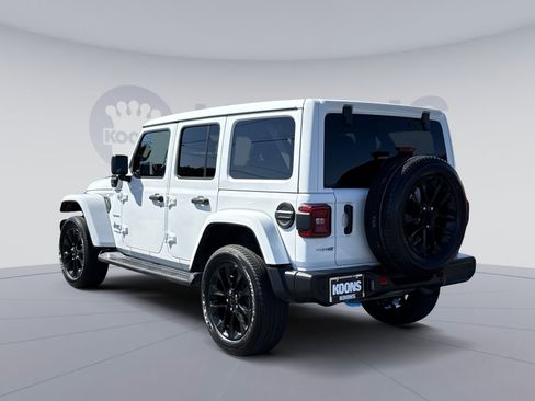 Used 2022 Jeep Wrangler Unlimited Sahara w/ Cold Weather Group AWD/4WD image 4