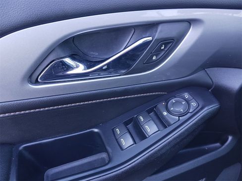 Used 2021 Chevrolet Traverse RS image 31