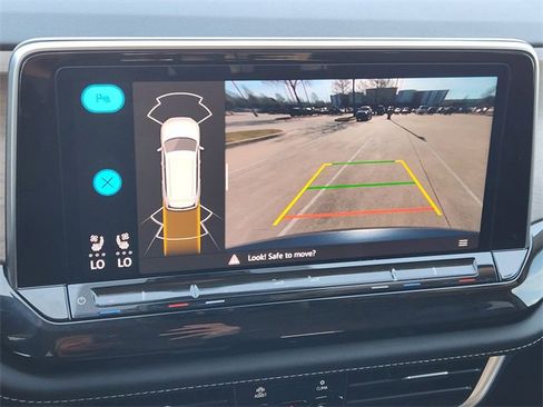 Used 2024 Volkswagen Atlas SE w/ Black Wheel Package image 18