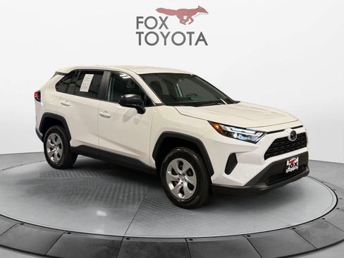 Used 2024 Toyota RAV4 LE AWD/4WD image 8