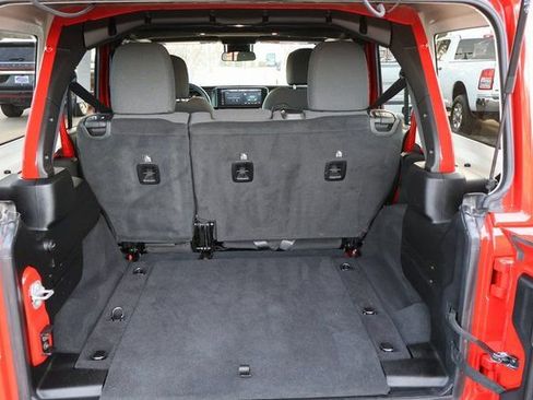 Used 2025 Jeep Wrangler Unlimited Rubicon image 23