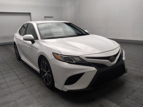Used 2018 Toyota Camry SE FWD image 13