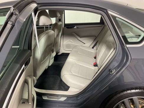 Used 2017 Volkswagen Passat 1.8T R-Line FWD image 30