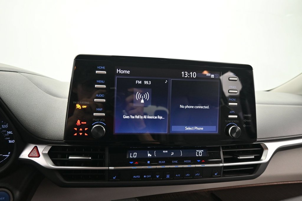 Used 2024 Toyota Sienna XLE FWD image 21