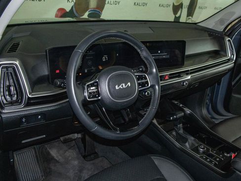 Used 2025 Kia Sorento S w/ Panoramic Sunroof Package image 6