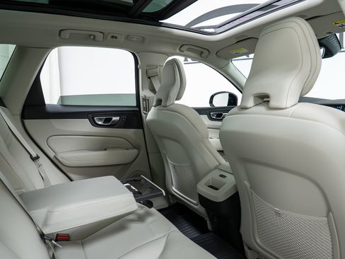 New 2025 Volvo XC60 B5 Core w/ Protection Package Premier image 23