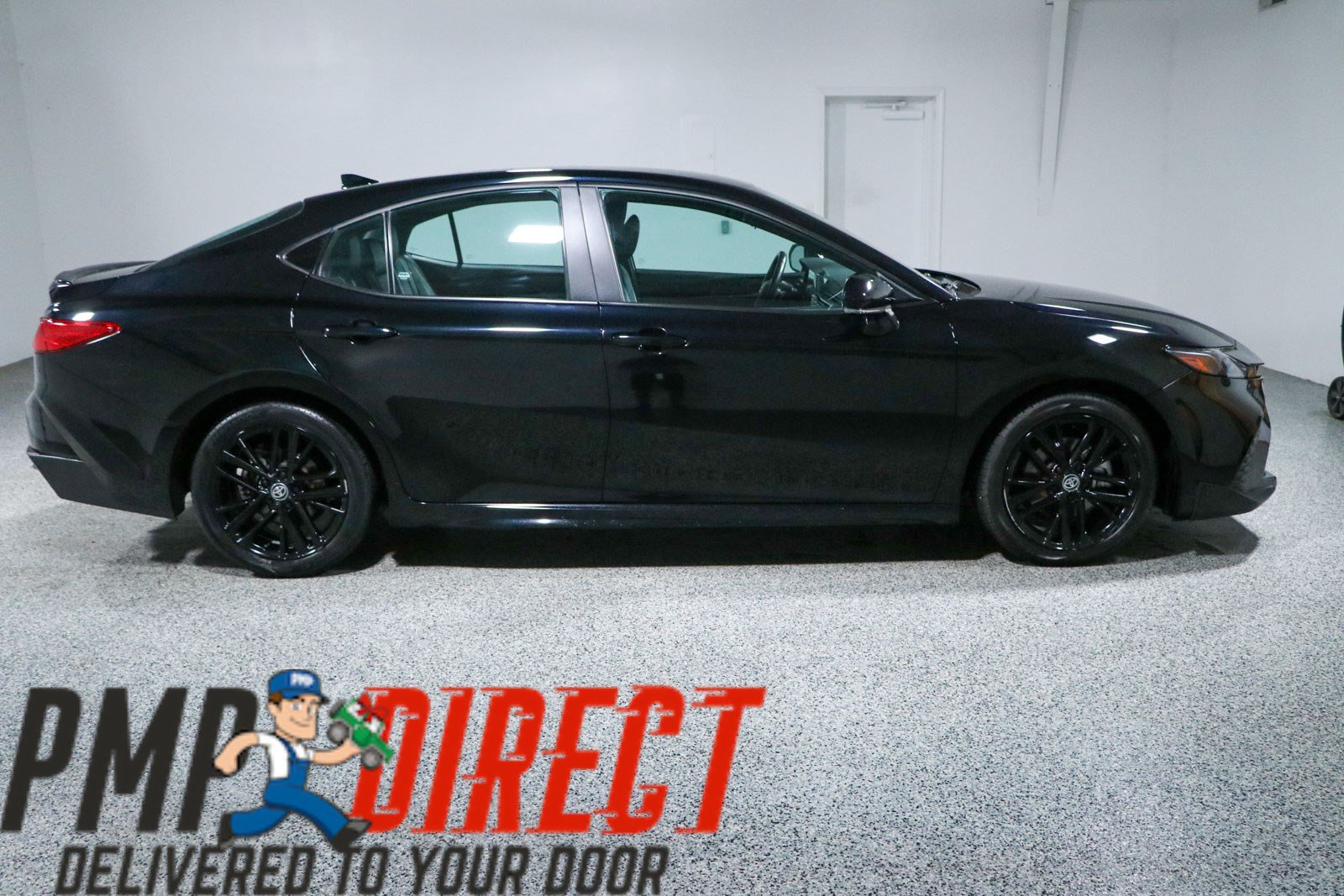 Used 2025 Toyota Camry SE FWD image 6