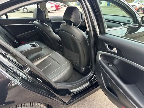 Used 2025 Genesis G70 2.5T image 20