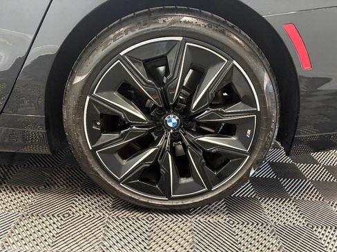 Used 2025 BMW 740i w/ Premium Package image 18
