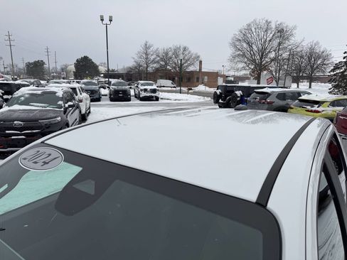 Used 2024 GMC Canyon AT4 w/ Technology Package image 21