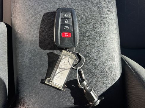 Used 2025 Toyota RAV4 XLE image 22