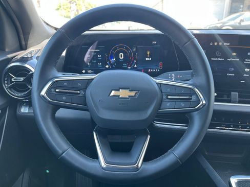 Used 2025 Chevrolet Equinox LT FWD image 24