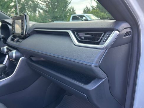 Used 2022 Toyota RAV4 SE image 26