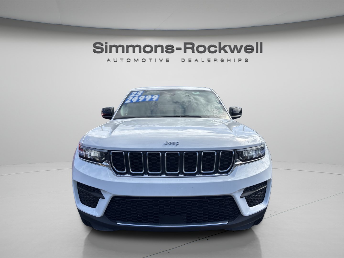 Used 2023 Jeep Grand Cherokee Laredo w/ Luxury Tech Group I AWD/4WD image 6