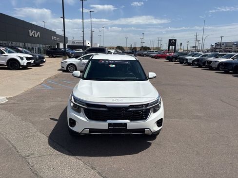 Used 2024 Kia Seltos S AWD/4WD image 2