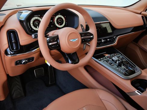 New 2026 Aston Martin DBX 707 image 3