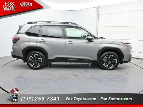 Used 2025 Subaru Forester Premium image 13