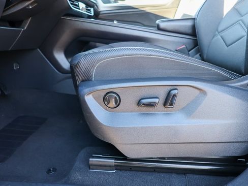 Used 2025 Volkswagen Atlas Cross Sport SE image 19