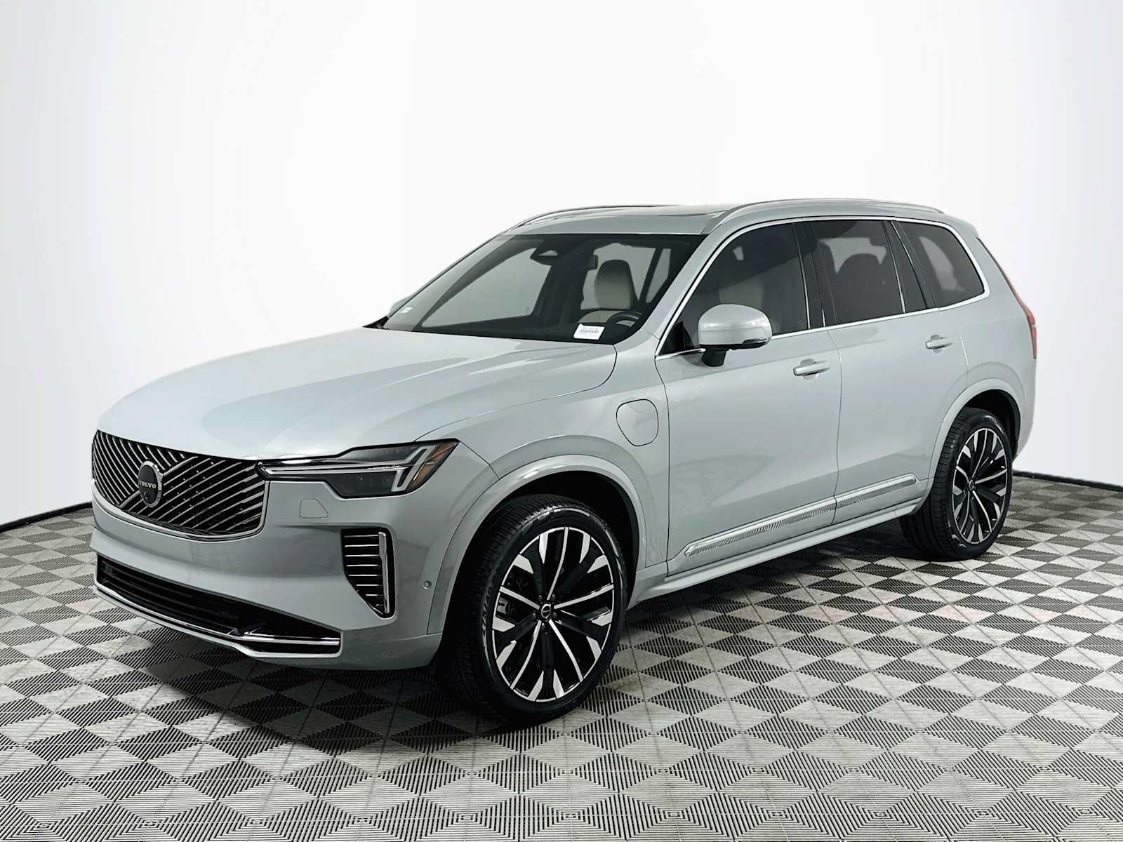 Used 2026 Volvo XC90 T8 Plus w/ Protection Package AWD/4WD image 3