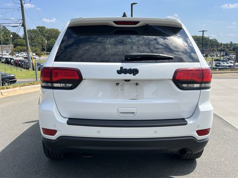 Used 2019 Jeep Grand Cherokee Laredo RWD image 12