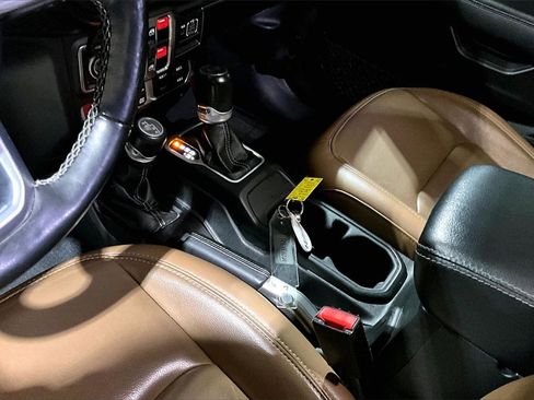 Used 2022 Jeep Wrangler Unlimited Rubicon w/ Cold Weather Group image 14