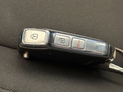 Used 2025 Kia Sportage LX FWD image 21