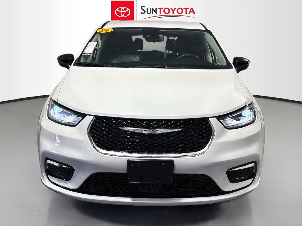 Used 2024 Chrysler Pacifica Touring-L FWD image 8
