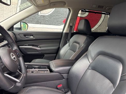 Used 2022 Nissan Pathfinder SL image 11