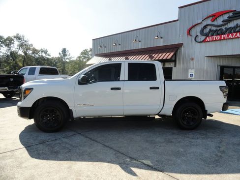 Used 2019 Nissan Titan S image 3