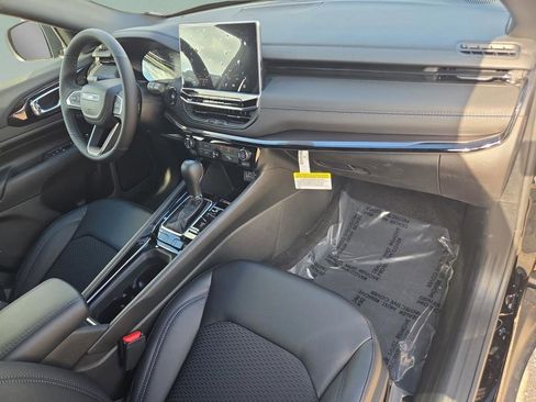 New 2026 Jeep Compass Latitude AWD/4WD image 30