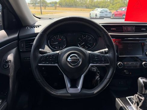 Used 2019 Nissan Rogue S w/ Special Edition Package FWD image 21