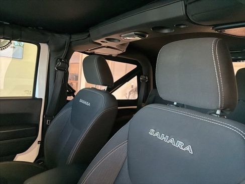 Used 2017 Jeep Wrangler Sahara image 15
