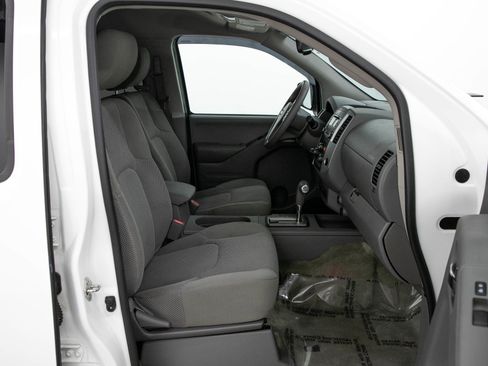 Used 2018 Nissan Frontier SV w/ Value Truck Package AWD/4WD image 11