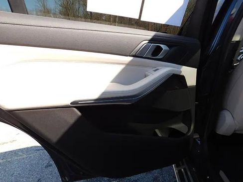 Used 2019 BMW X7 xDrive40i w/ Cold Weather Package image 15