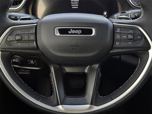 New 2025 Jeep Grand Cherokee L Altitude image 21