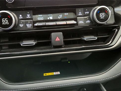 Certified 2023 Toyota Highlander XLE image 44