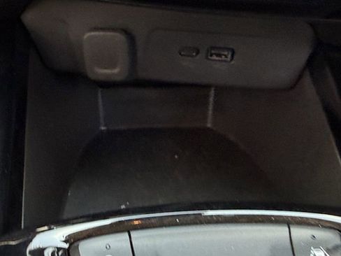 Used 2025 Chevrolet Trax LT FWD image 22