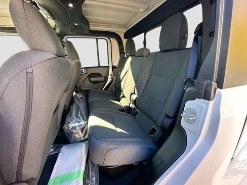 New 2026 Jeep Gladiator Sport AWD/4WD image 25