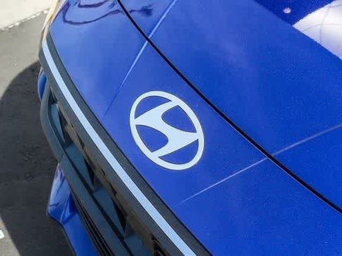 Certified 2025 Hyundai Elantra Sport FWD image 13