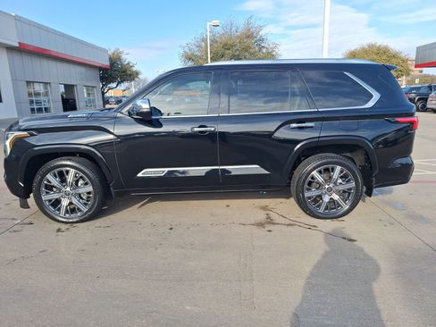 Used 2023 Toyota Sequoia Capstone image 3