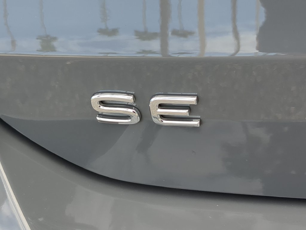 Certified 2023 Volkswagen Taos SE w/ Panoramic Sunroof Package FWD image 11