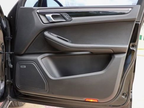 Used 2017 Porsche Macan S image 10