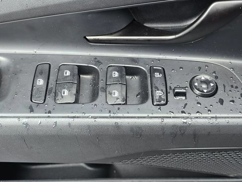 Certified 2025 Hyundai Elantra SEL FWD image 22
