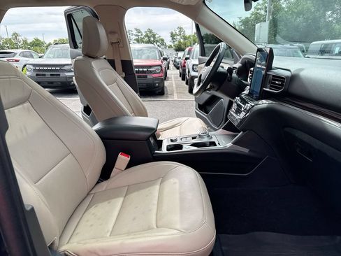 Used 2024 Ford Explorer Limited w/ Limited Technology Package AWD/4WD image 23