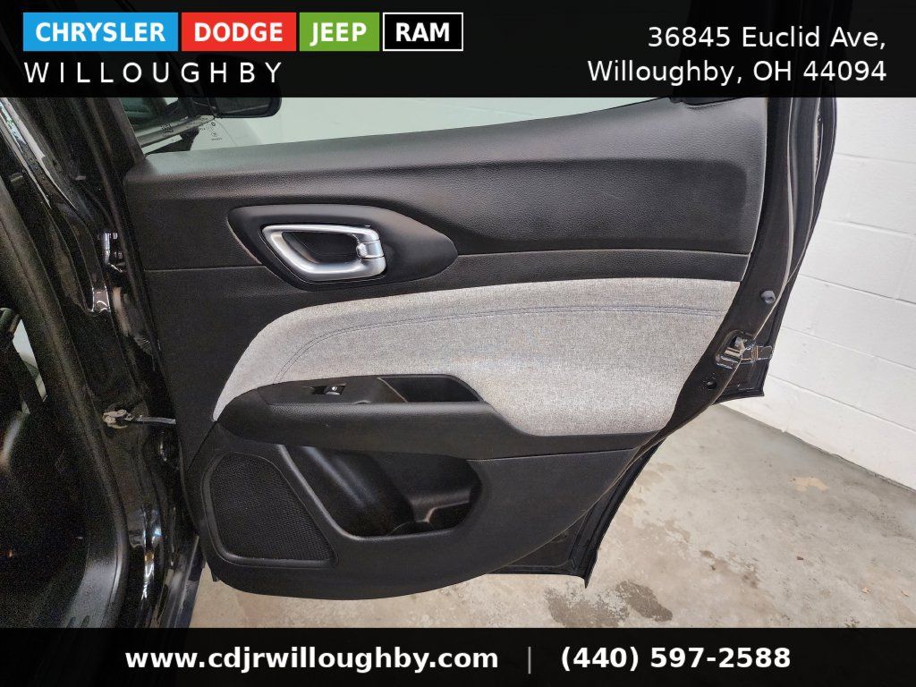 Used 2024 Jeep Compass Latitude AWD/4WD image 29