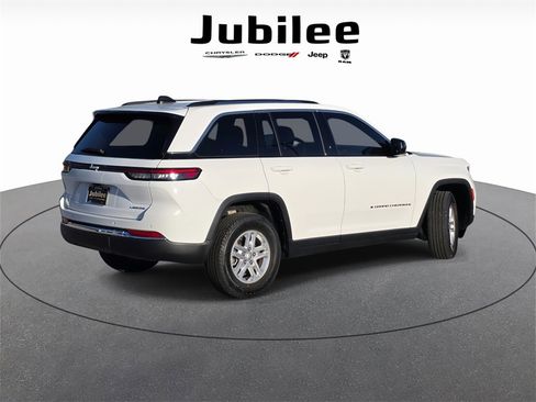 Used 2023 Jeep Grand Cherokee Laredo w/ Luxury Tech Group I image 5
